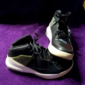 Jordans Air Incline BG (Kids) Size 4.5Y